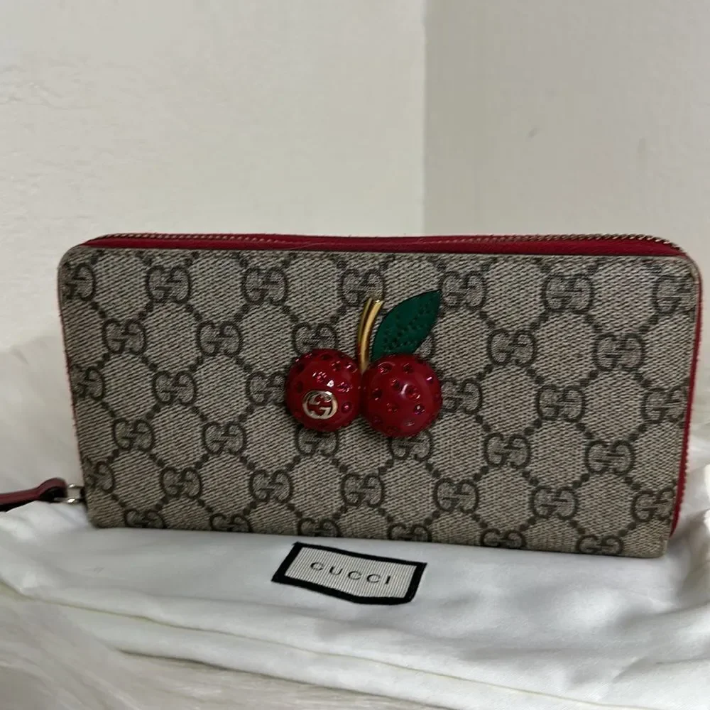 💯Authentic Gucci Beige/Red GG Supreme Canvas Cherry Zip Around Wallet🍀